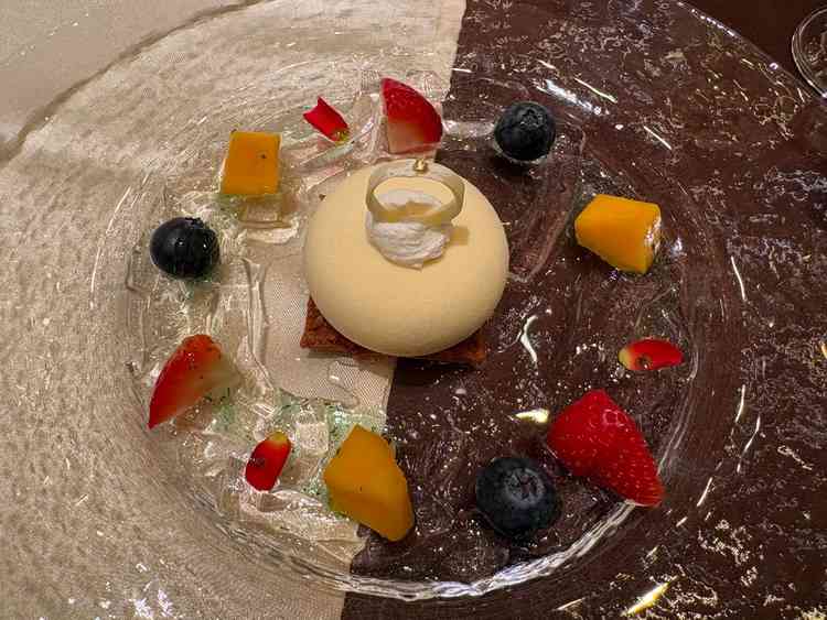 試食会のデザートです。リングピローに見立てたデザートですごく可愛かったです。