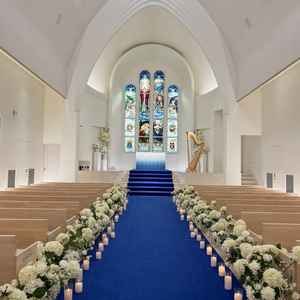 見学前から惹かれていたブルーのバージンロード