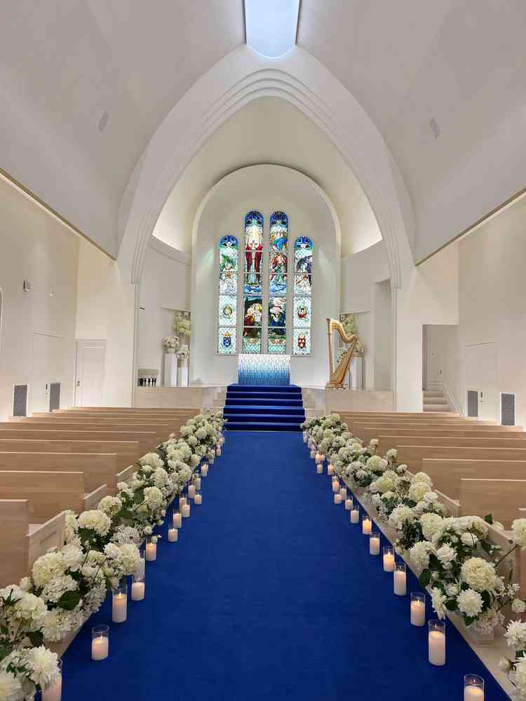 見学前から惹かれていたブルーのバージンロード