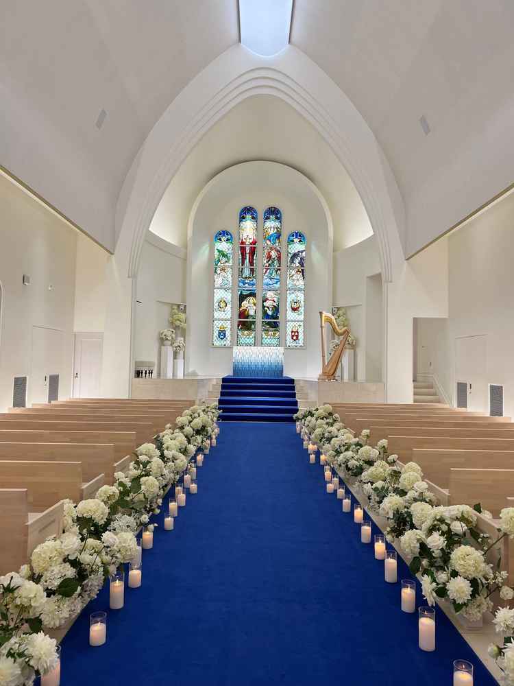 見学前から惹かれていたブルーのバージンロード