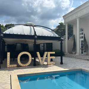 プールガーデンは涼やかで透明感が増して綺麗であった。