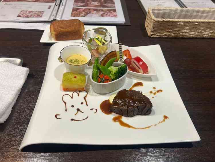 一つ一つのメニューがこだわっていて、お肉も柔らかくてとても美味しかったです。