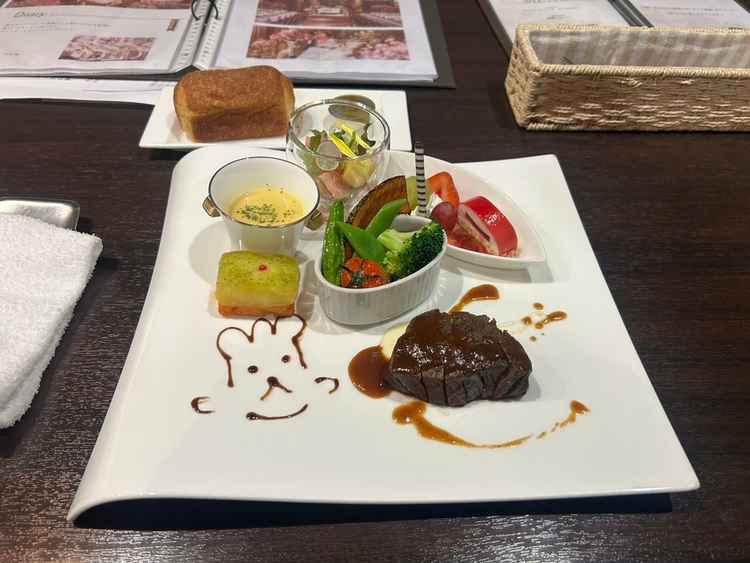 一つ一つのメニューがこだわっていて、お肉も柔らかくてとても美味しかったです。