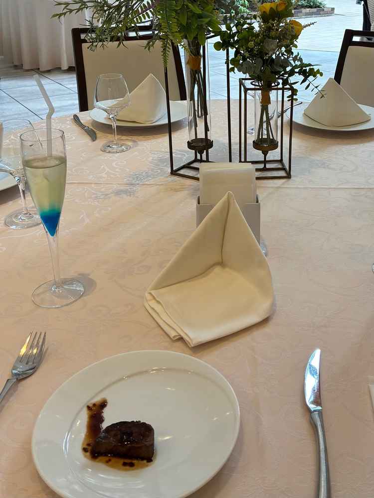 ガーデンでステーキとドリンクの試食をいただいた。