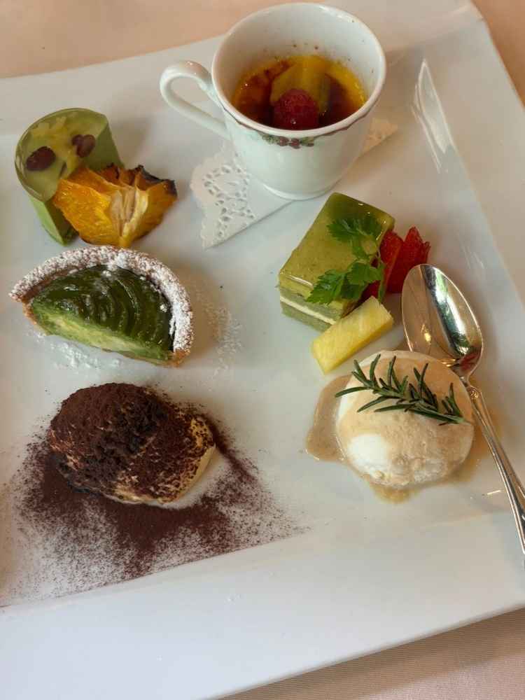 デザートや前菜まで丁寧に作られていてとても美味しかったです。試食全体を通して満足度が高かったです。
