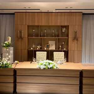 高砂は木目でシックなイメージでした。落ち着いた感じの披露宴があいそうと感じました。