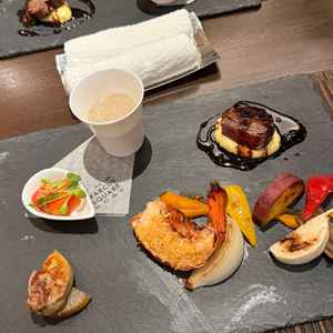 試食会のお料理　シェフが目の前で仕上げてくれるパフォーマンスまであり、すごかった！食事も美味しい！