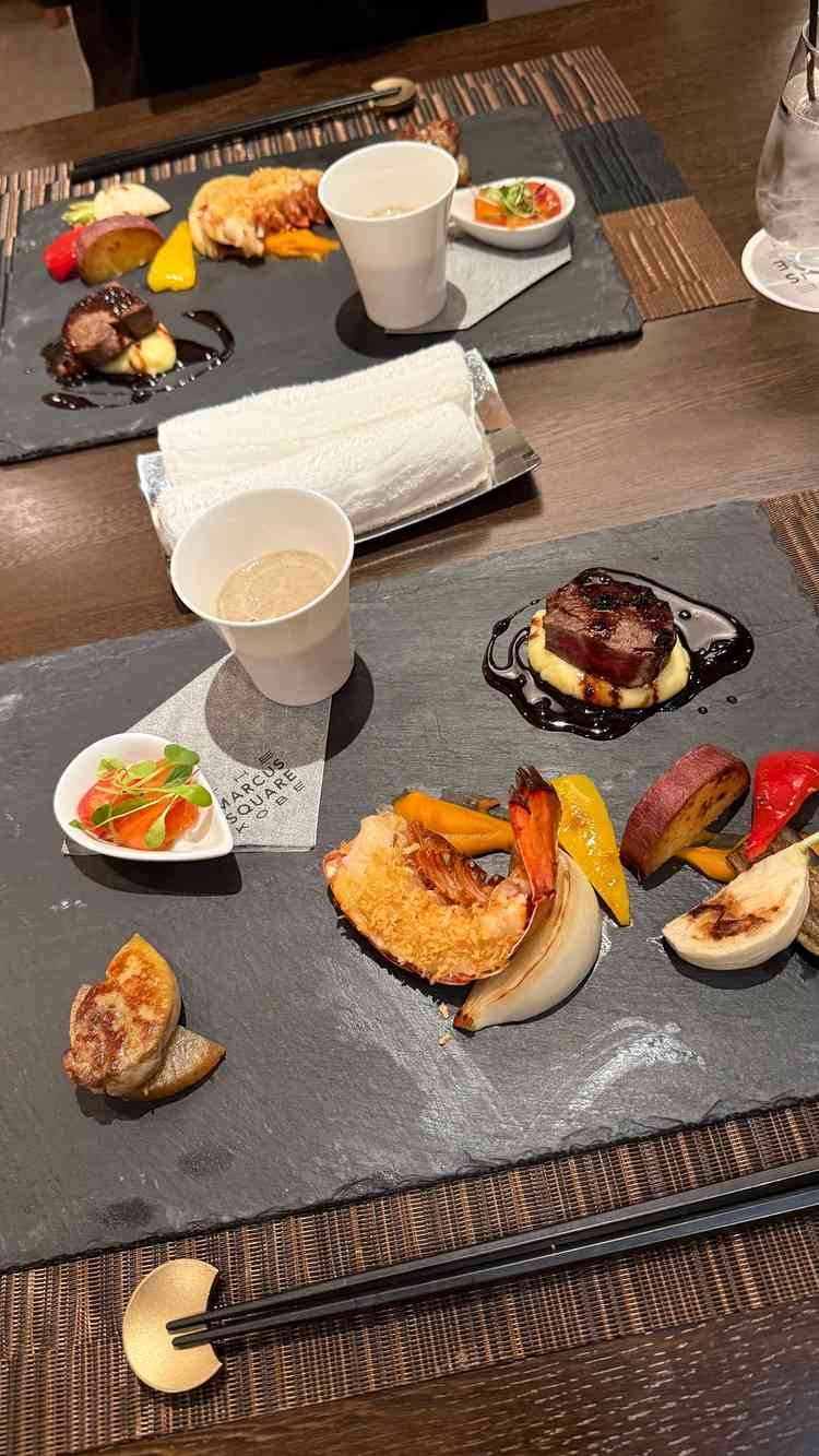 試食会のお料理　シェフが目の前で仕上げてくれるパフォーマンスまであり、すごかった！食事も美味しい！