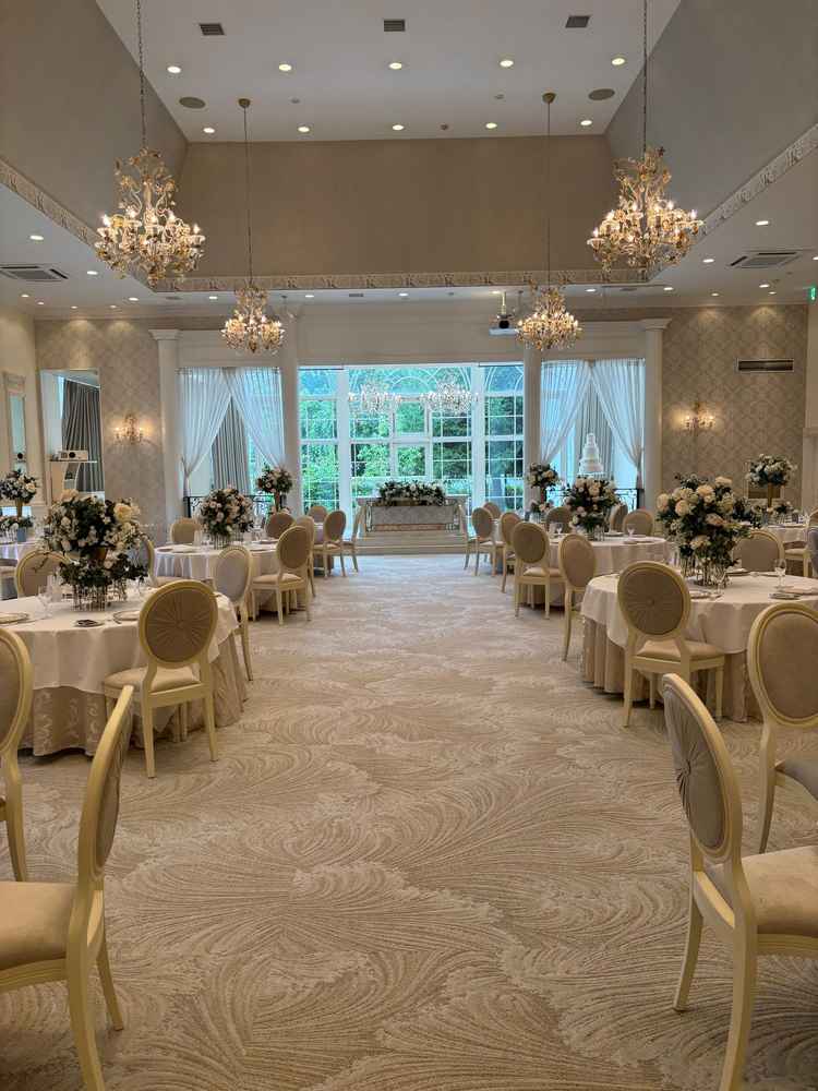 とても広く、階段があったり、床が絨毯に変わりリニューアルしたのでプリンセス感がある。