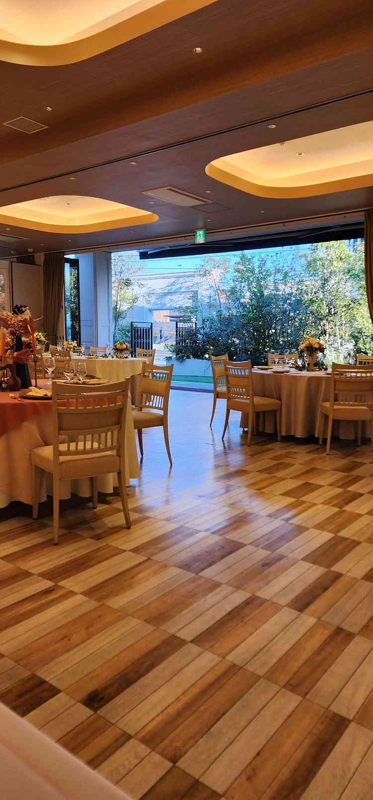 扉を全開にするとガーデンがあり、とても開放感があって自由な使い方が出来るのが魅力です。