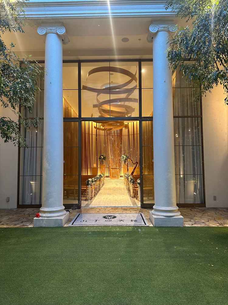 ガーデンからの挙式の景色