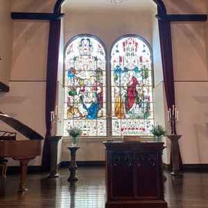 スタンドグラスの挙式会場が、素敵でした。また、ここ以外でも、どこでも挙式会場にできるのが驚きでした。