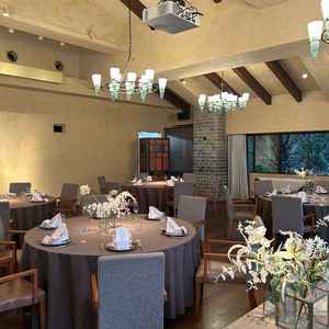 披露宴会場の客席です。落ち着いた雰囲気でとても綺麗でした。