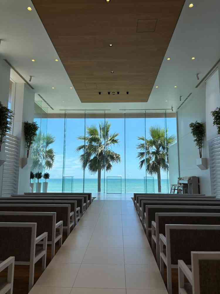 晴れた日の午前中のチャペルの景色に大感動