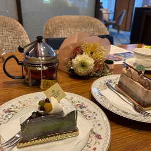 お花とケーキをいただきました。とても美味しかったです。