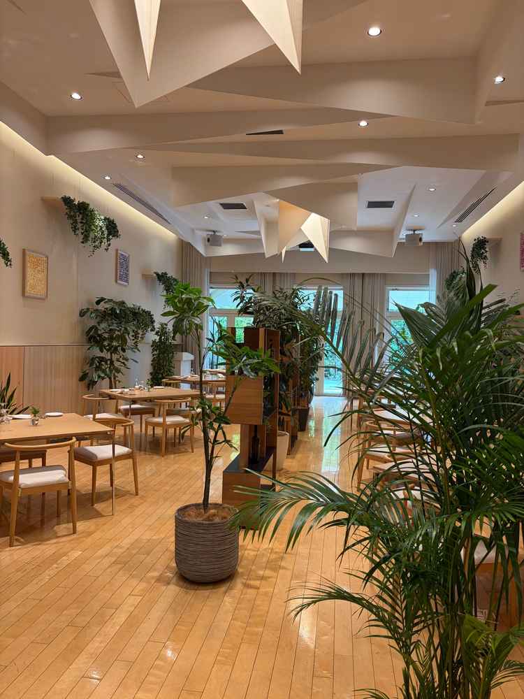 披露宴会場です。普段はレストランのようで収容人数は少なめでした。