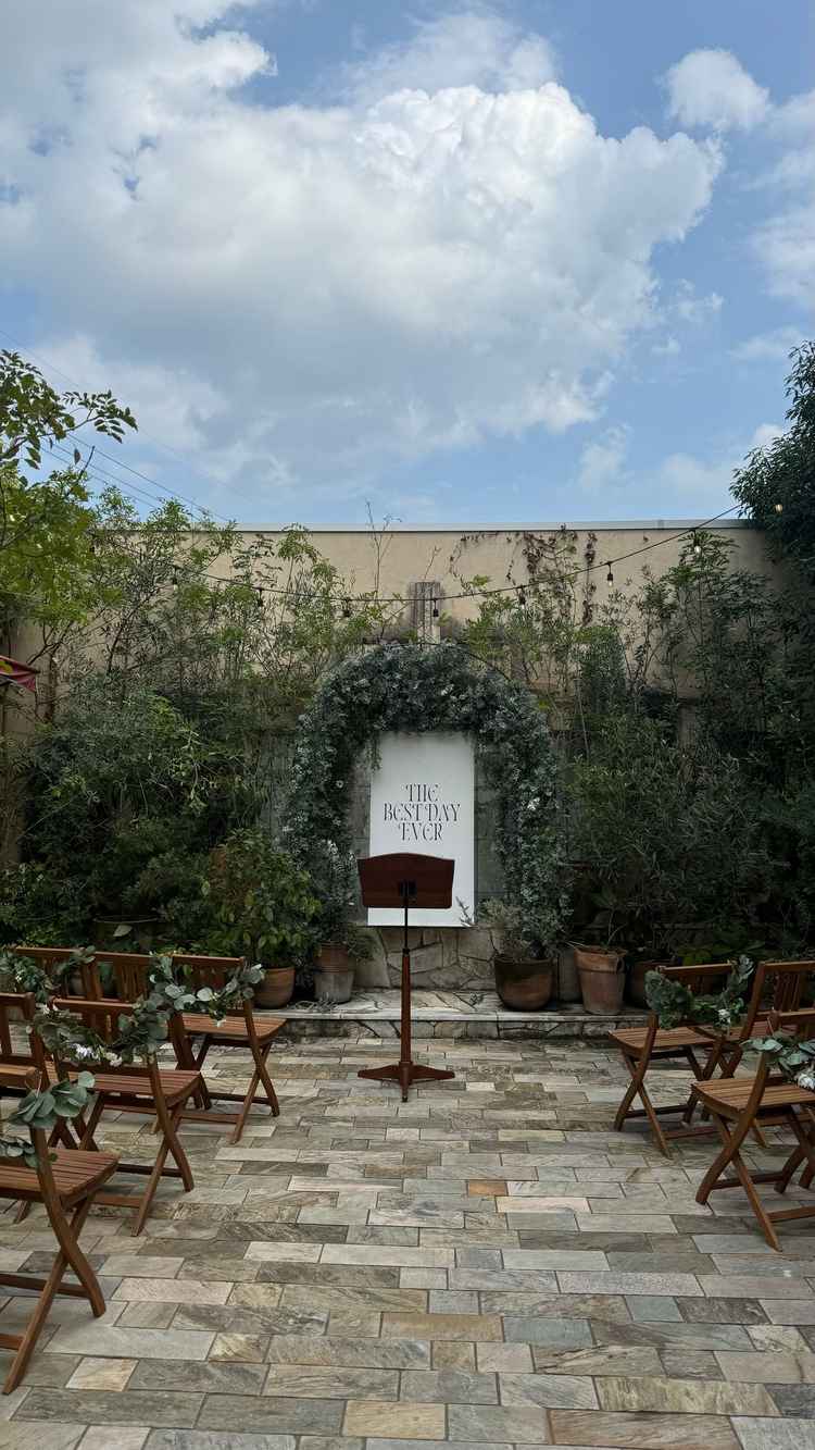 ガーデン挙式のところです。