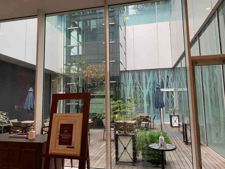 中庭。綺麗だが、外に出るのは冬は寒いかなと思った。