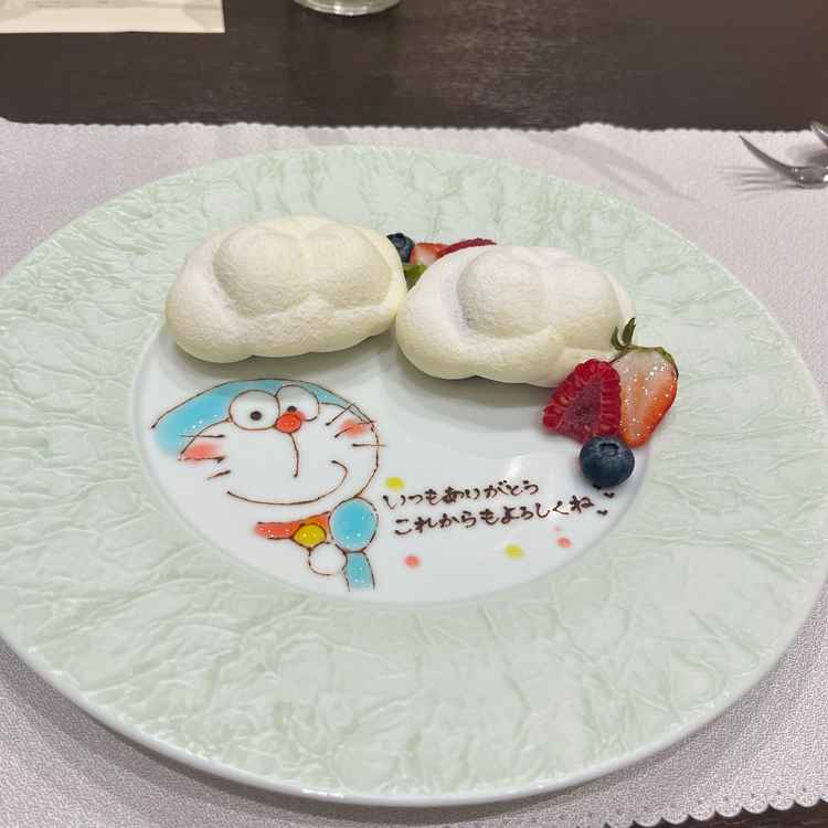 デザートまでしっかり試食させていただけて嬉しかったです。このドラえもんにも意味が込められていました。