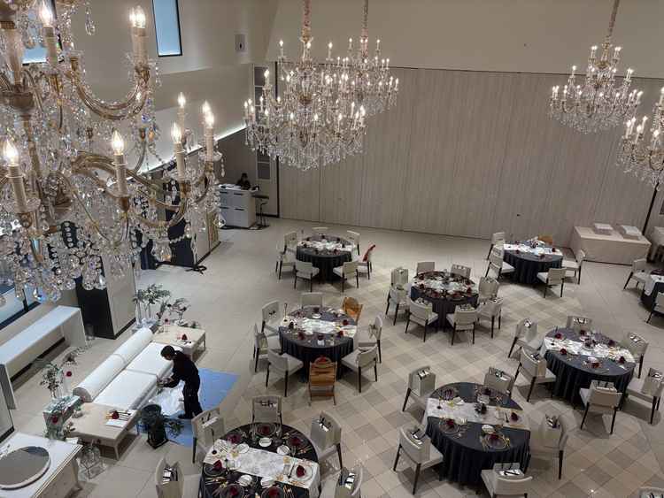 披露宴会場のグラスは、階段がついていて、プリンセスのような入場が出来る。