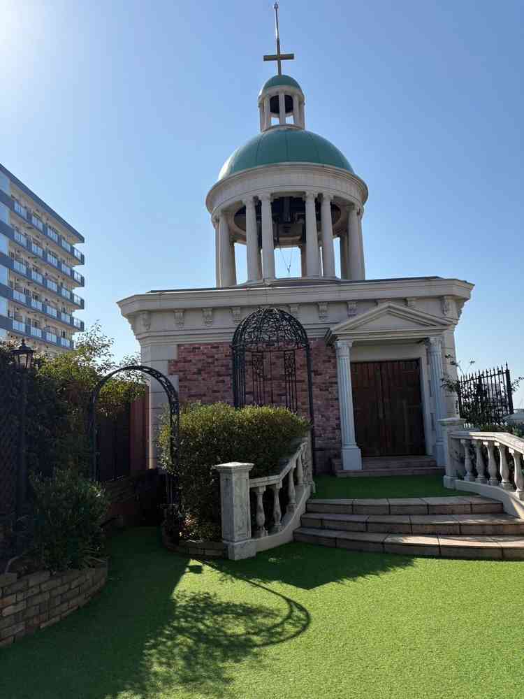 ガーデン。フラワーシャワーや、ブーケトスができる場所。