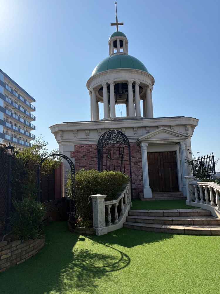 ガーデン。フラワーシャワーや、ブーケトスができる場所。