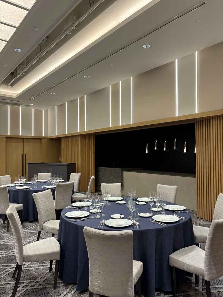オープンキッチンのある披露宴会場