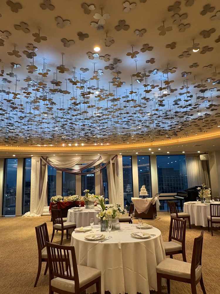 雰囲気が上品でした。窓から見えた景色もとても綺麗で披露宴中も景色を楽しめると思うとワクワクしました。