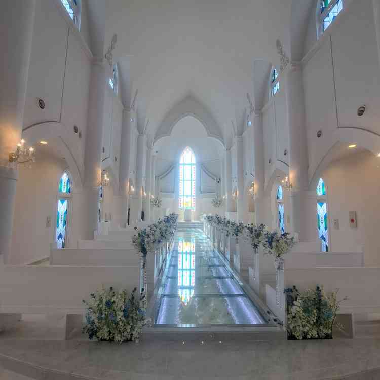 人気No.1ガラスのバージンロード床の結婚式場