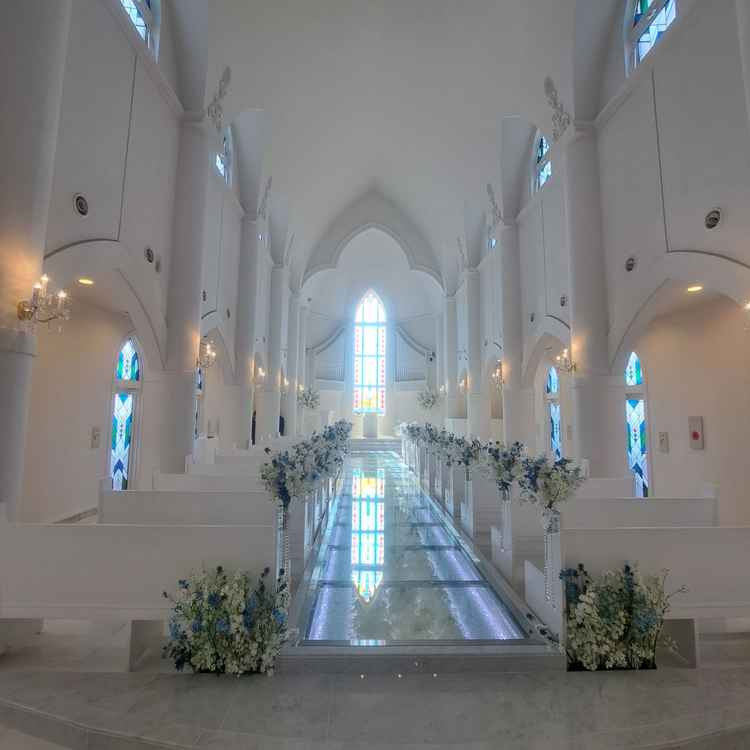 人気No.1ガラスのバージンロード床の結婚式場