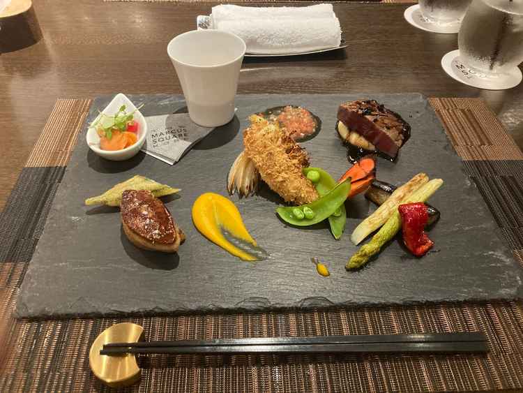 試食。目の前で調理を仕上げてくれる。