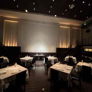 披露宴会場　エトワール。ジャズバーがモチーフになっているようです。