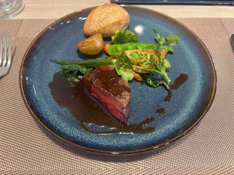 試食会の料理。ヒレ肉が柔らかかったです。