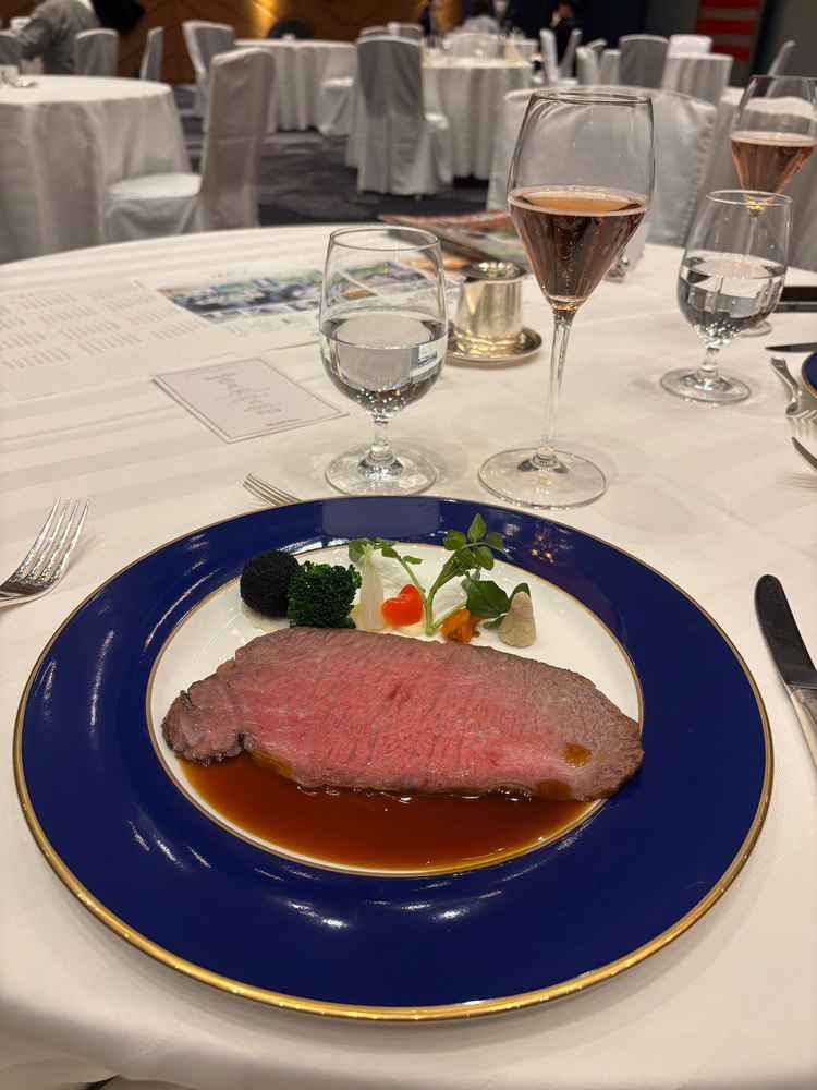 試食として、ローストビーフをいただきました。見事な美味しさで感動。