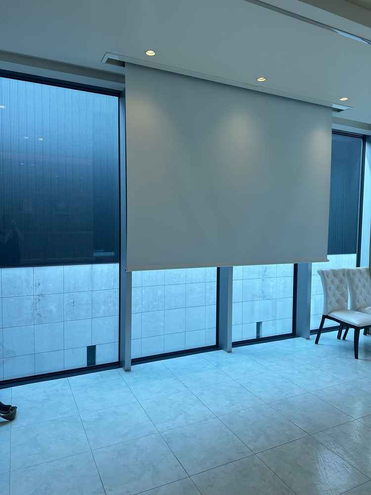 待合室スクリーン。待っている間も映像を楽しめるとのことで良かった。