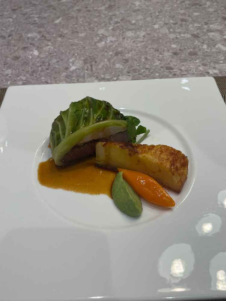 ご飯はお肉も柔らかくとても美味しかったです。