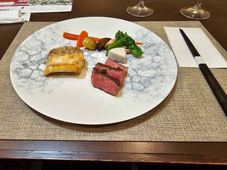 柔らかいお肉、うろこがパリパリの甘鯛とっても美味しかったです！