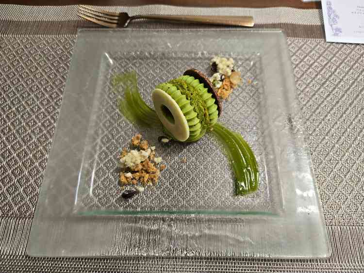 こだわりの抹茶デザート。食べずらさはあるものの、とても美味しい。
