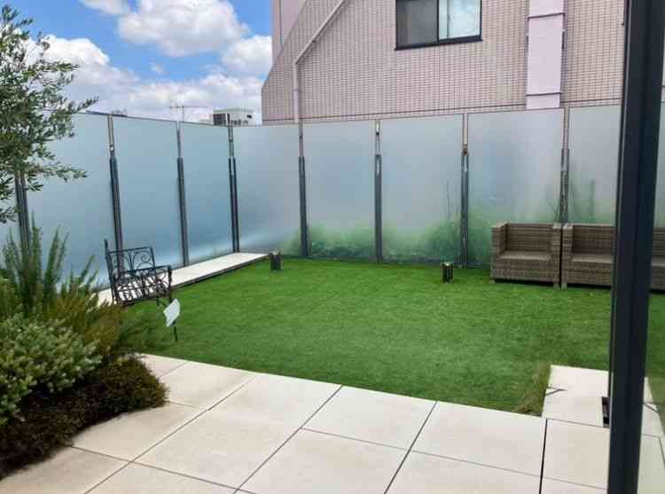 VIPルームにはお庭があります。ゲストに子供がいる場合、キッズコーナーにするのもおすすめとのこと。