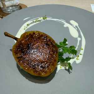 試食会のデザートです。洋梨のクリームブリュレ
