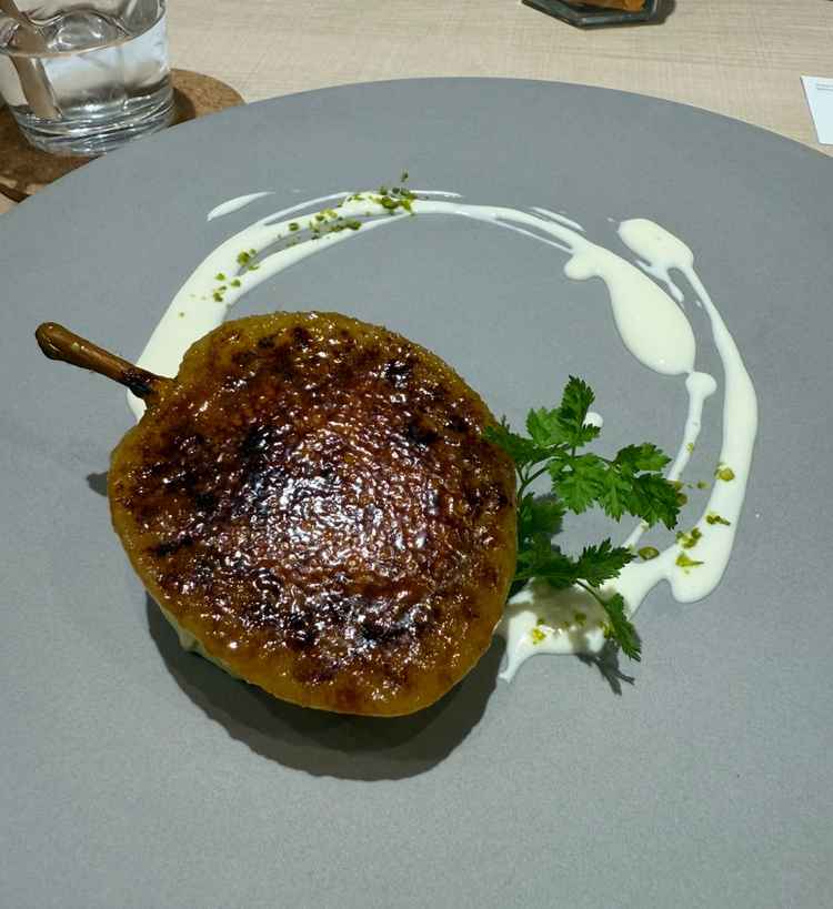 試食会のデザートです。洋梨のクリームブリュレ