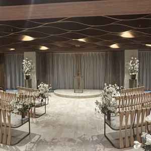 挙式会場の形状が円形になっています。演出に合わせてカーテンの開閉が行えました。