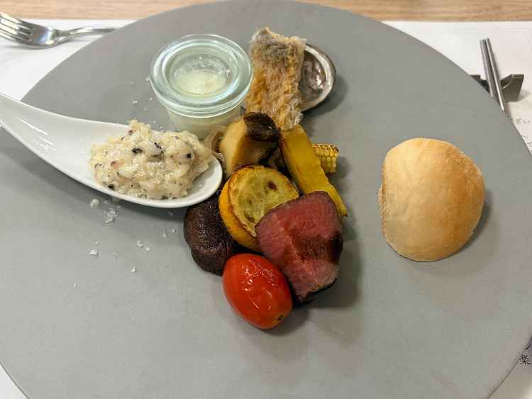 試食のメニュー。単品をそれぞれいただいた。特にお肉が柔らかく、前歯で嚙み切ることができた。