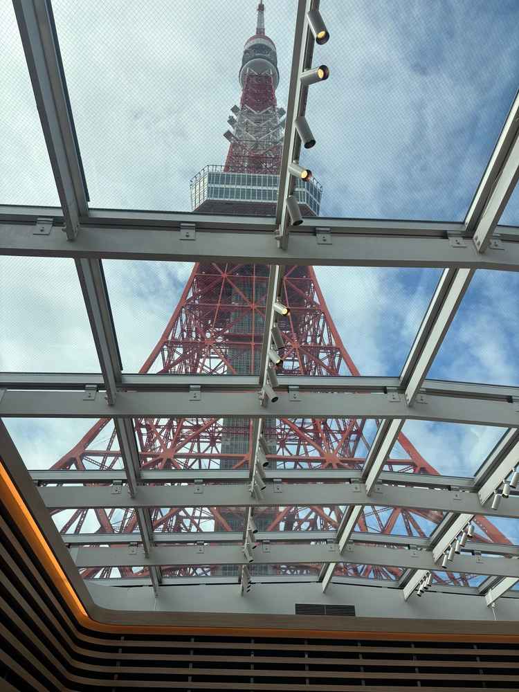 挙式場から見える東京タワーが圧巻です。