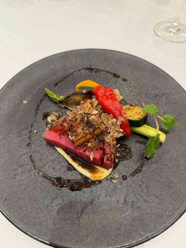 お食事がとても美味しかったです。立席する側でもたくさん頂きましたが1番の美味しさで感動しました。