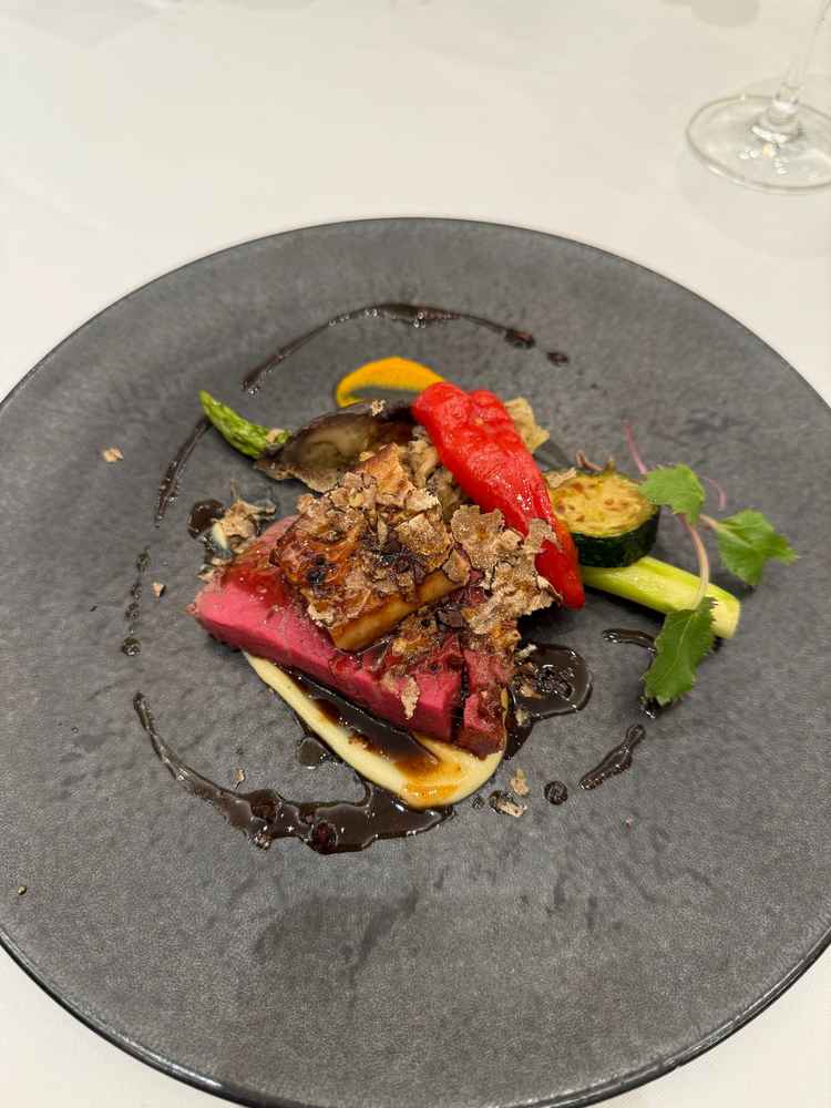 お食事がとても美味しかったです。立席する側でもたくさん頂きましたが1番の美味しさで感動しました。