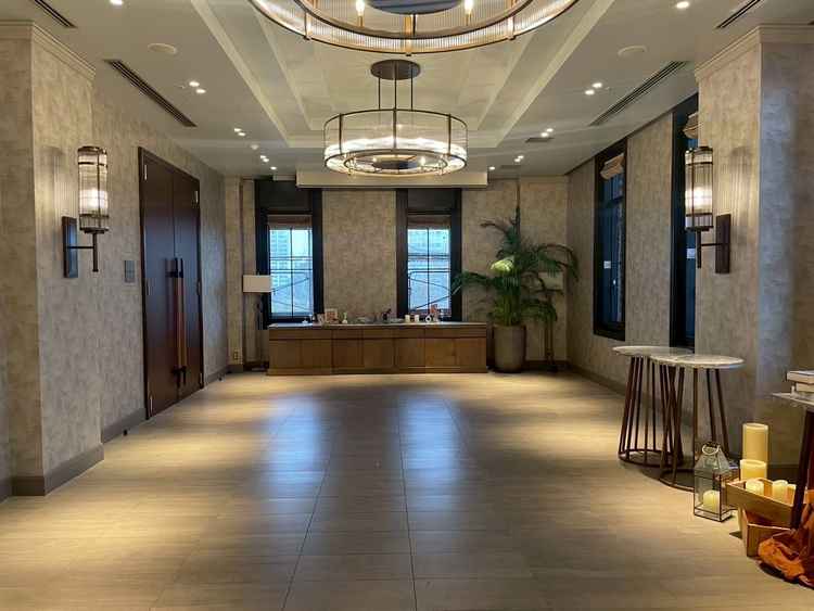 チャペルの前室です。ここでムービー等流せるようです。