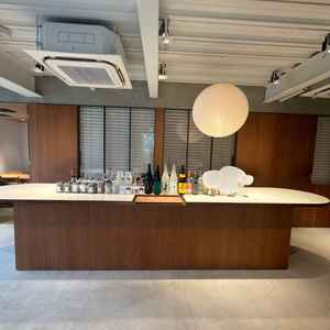 当日の結婚式では使わないが、打ち合わせをしていくスペースになっている。ゆったりと落ち着くような空間。