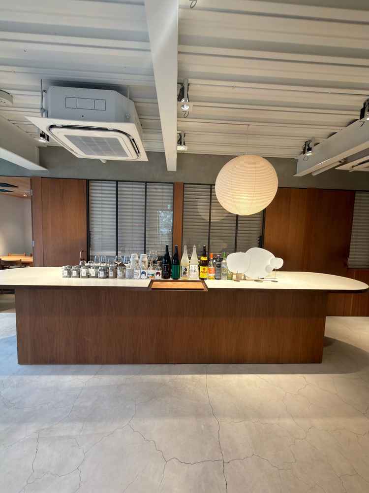 当日の結婚式では使わないが、打ち合わせをしていくスペースになっている。ゆったりと落ち着くような空間。