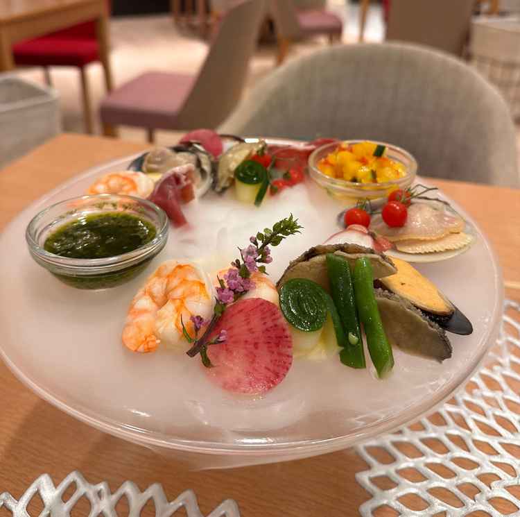 試食会の前菜。一つ一つ丁寧に運んできて下さり、演出もして頂き嬉しかった。